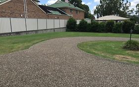 Country Gardens Motor Inn